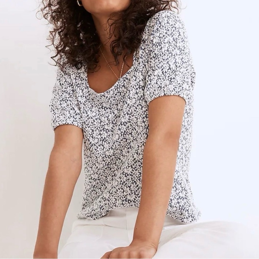 Madewell | Large blue white floral jacquard button back shirt sleeve blouse top